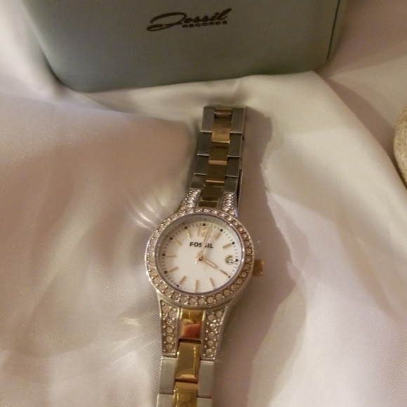 Fossil Accessories - 💖💖 Pretty and practical Fossil..❣❣
